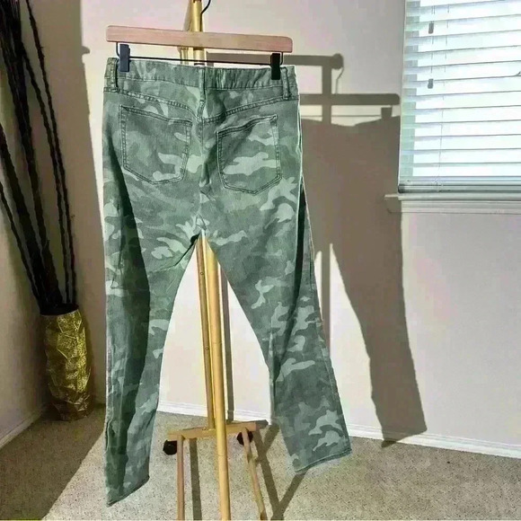 GAP Camo Denim - Picture 4 of 4